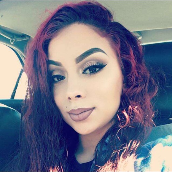 Meet your Posher, Stephanie - Picture 2 of 2